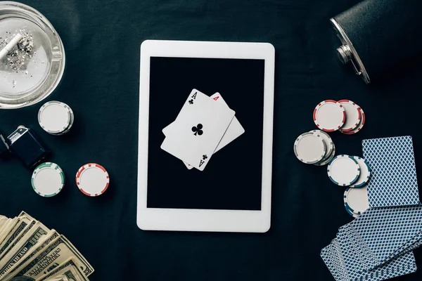 halojpn Caribbean Stud Poker live dealer table showing five-card hands and payout table